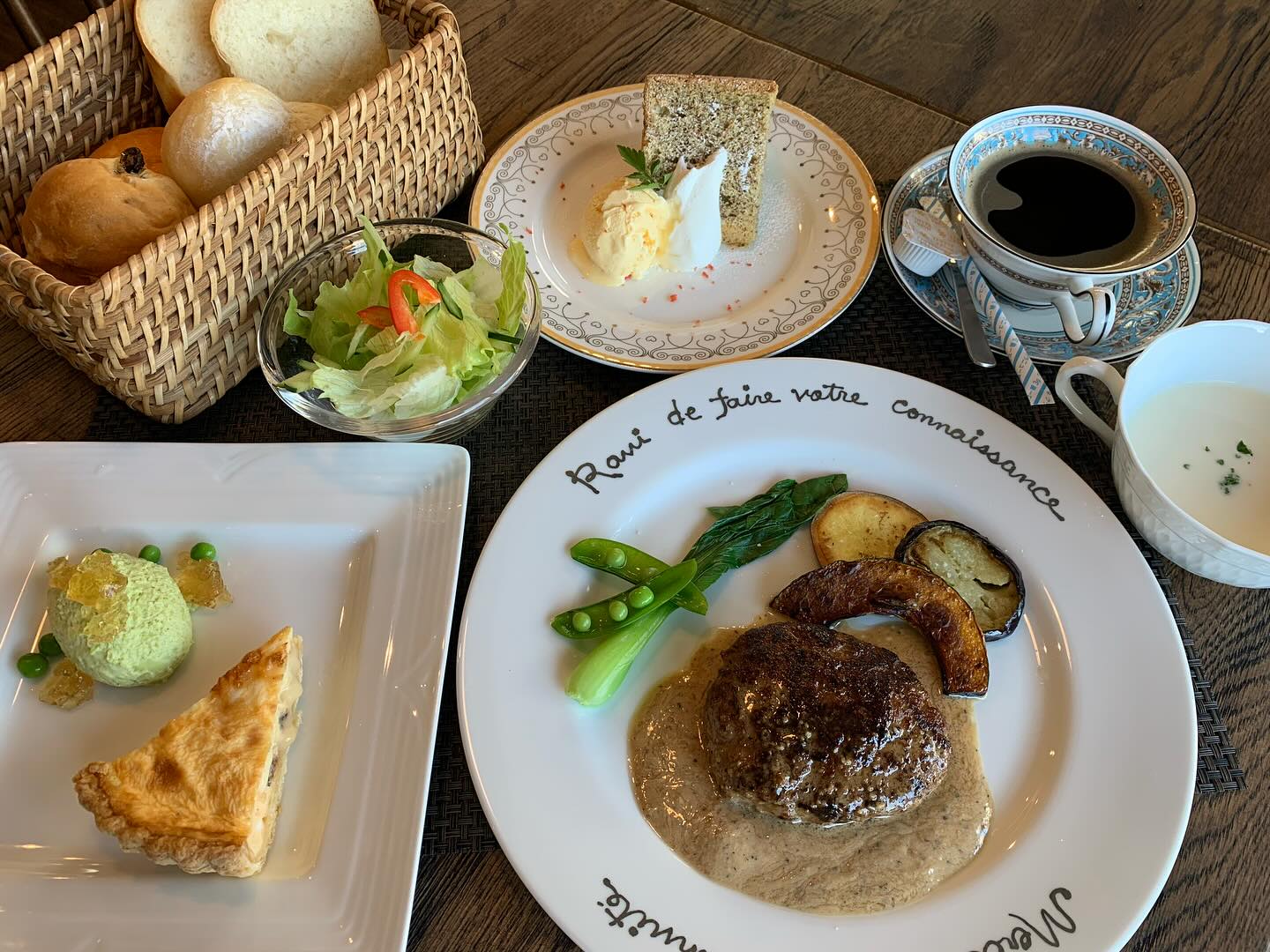 カフェ＆レストラン hanakago